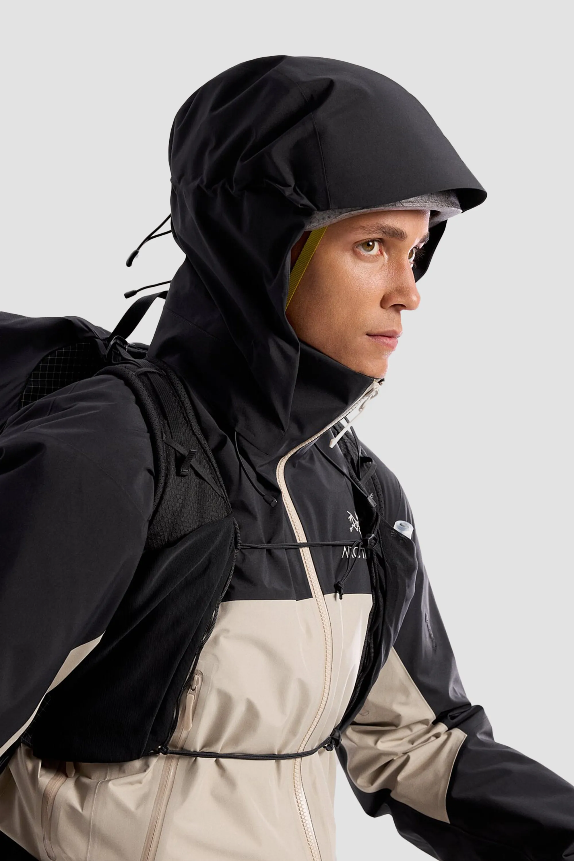 Arc'teryx Men's Beta AR Jacket in Black/Rune