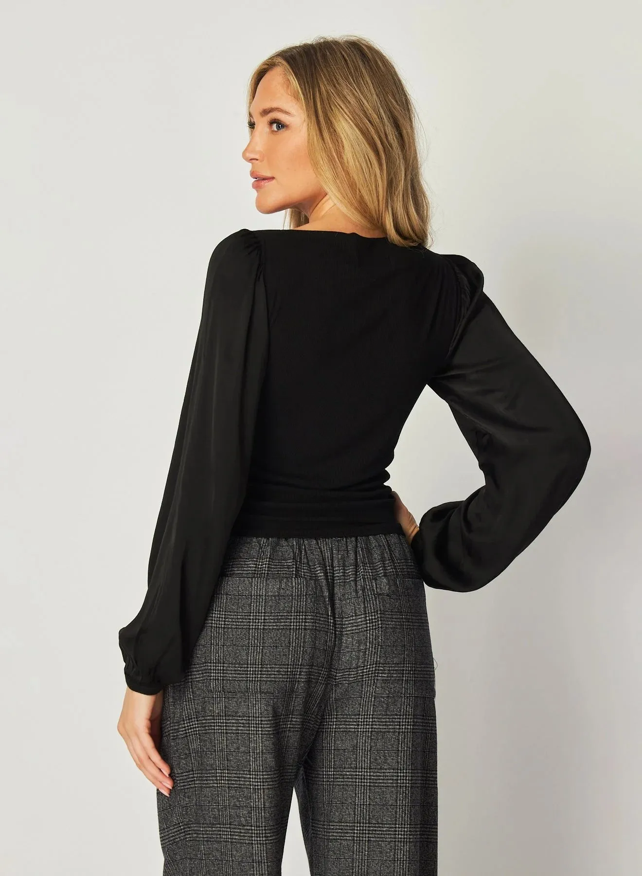 Ruched Waist Flowny Sleeve Top