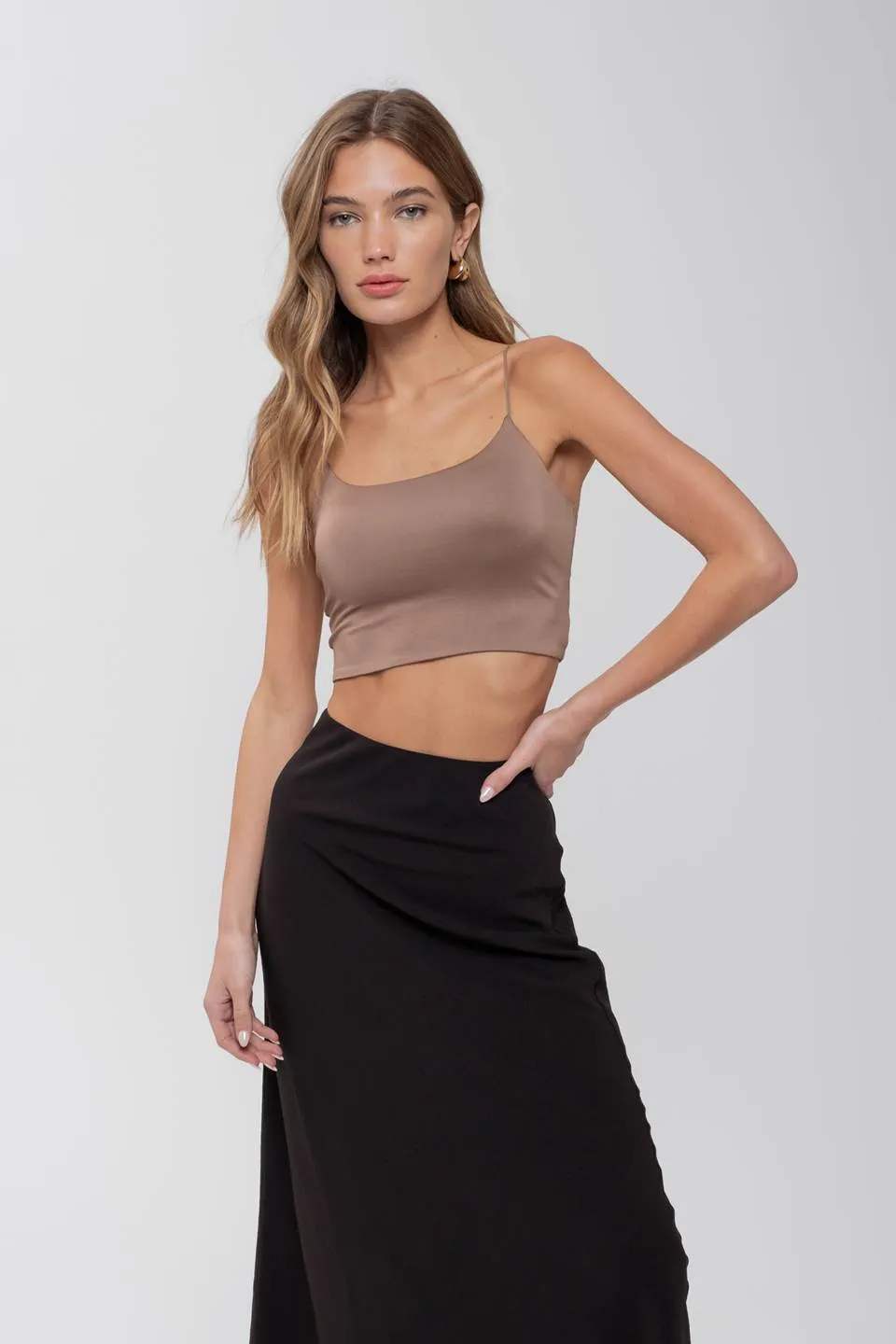 SEAMLESS CROPPED KNIT CAMI TOP