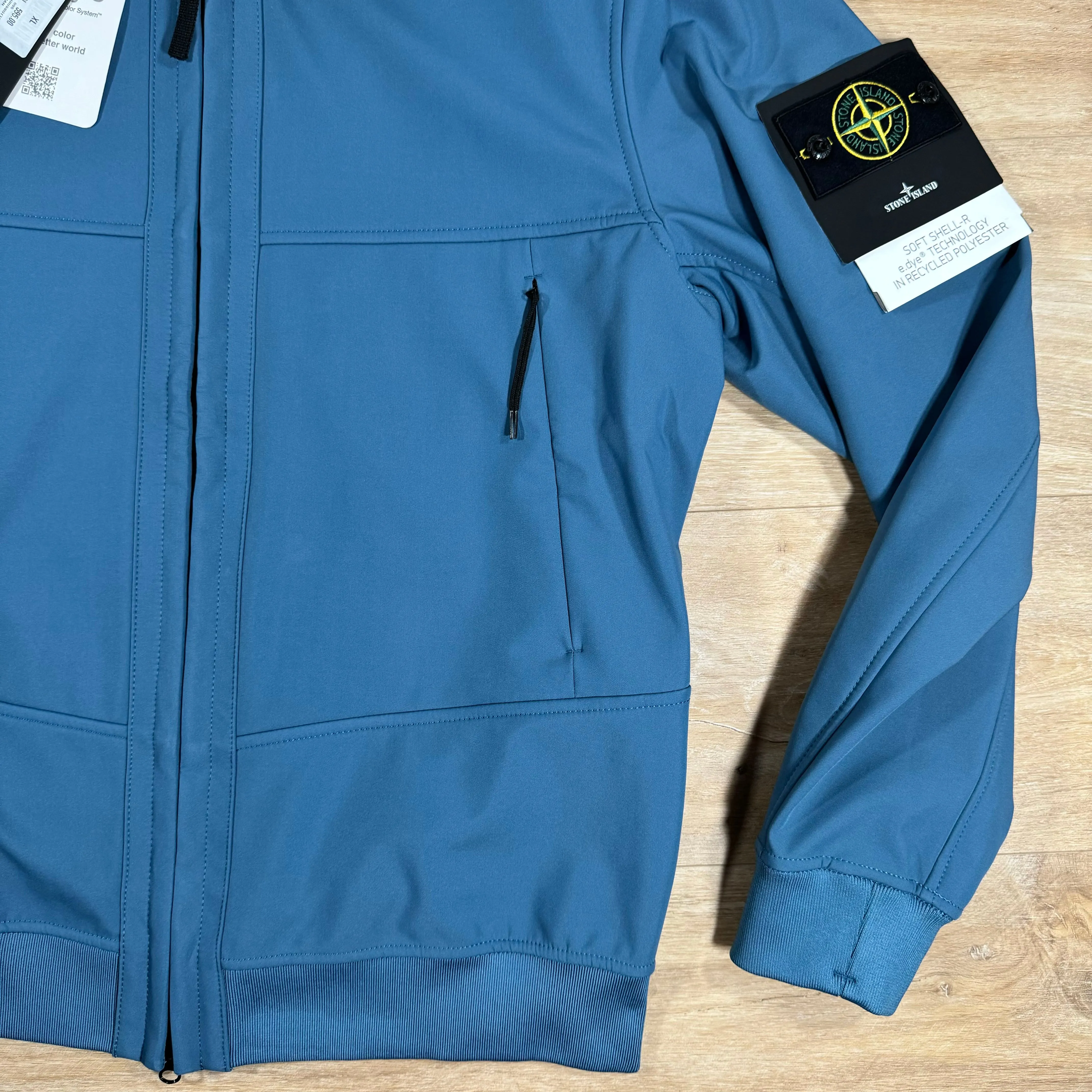 Stone Island Soft Shell-R Jacket in Avio Blue